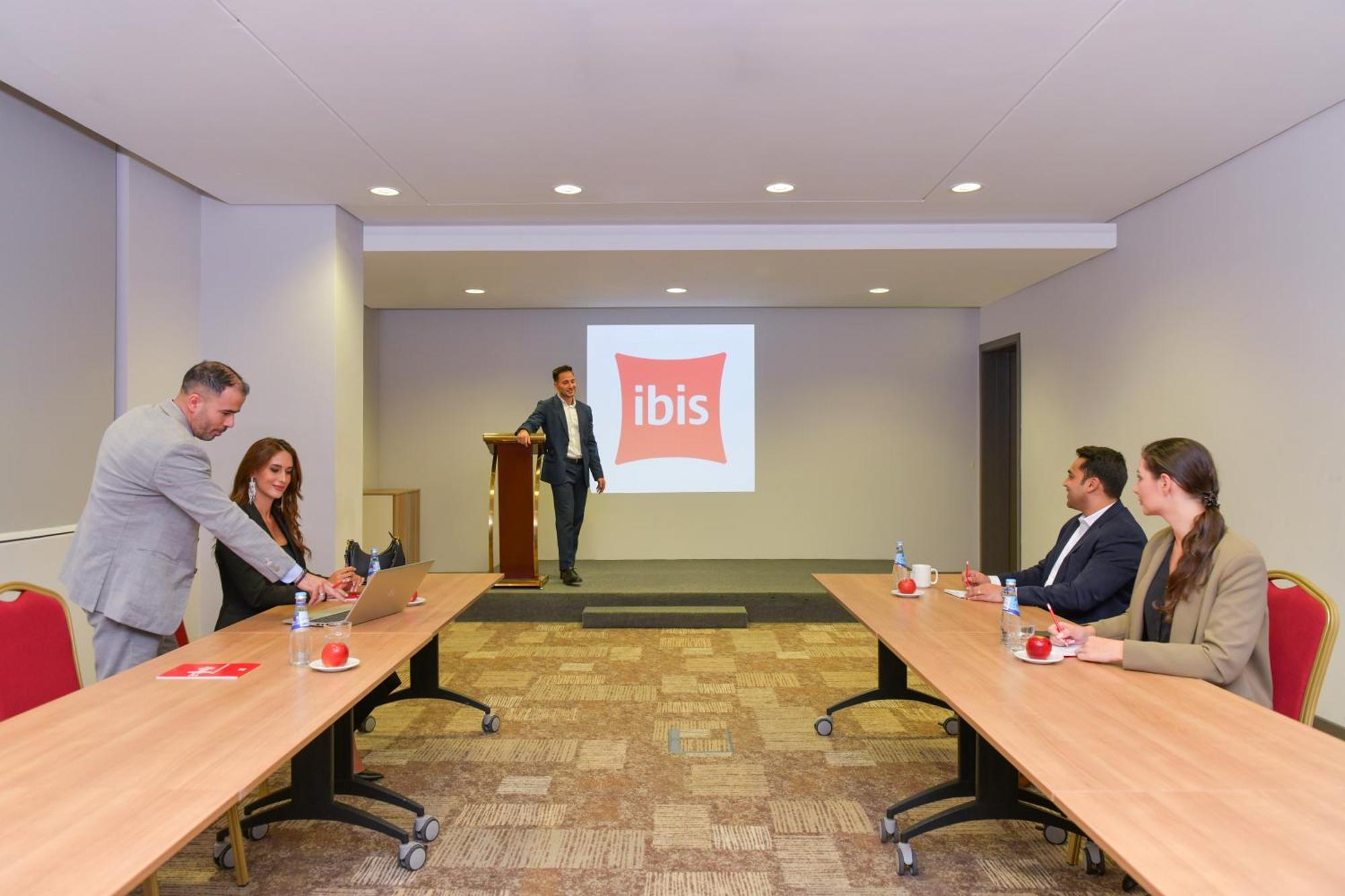 Ibis Doha Hotel Екстериор снимка