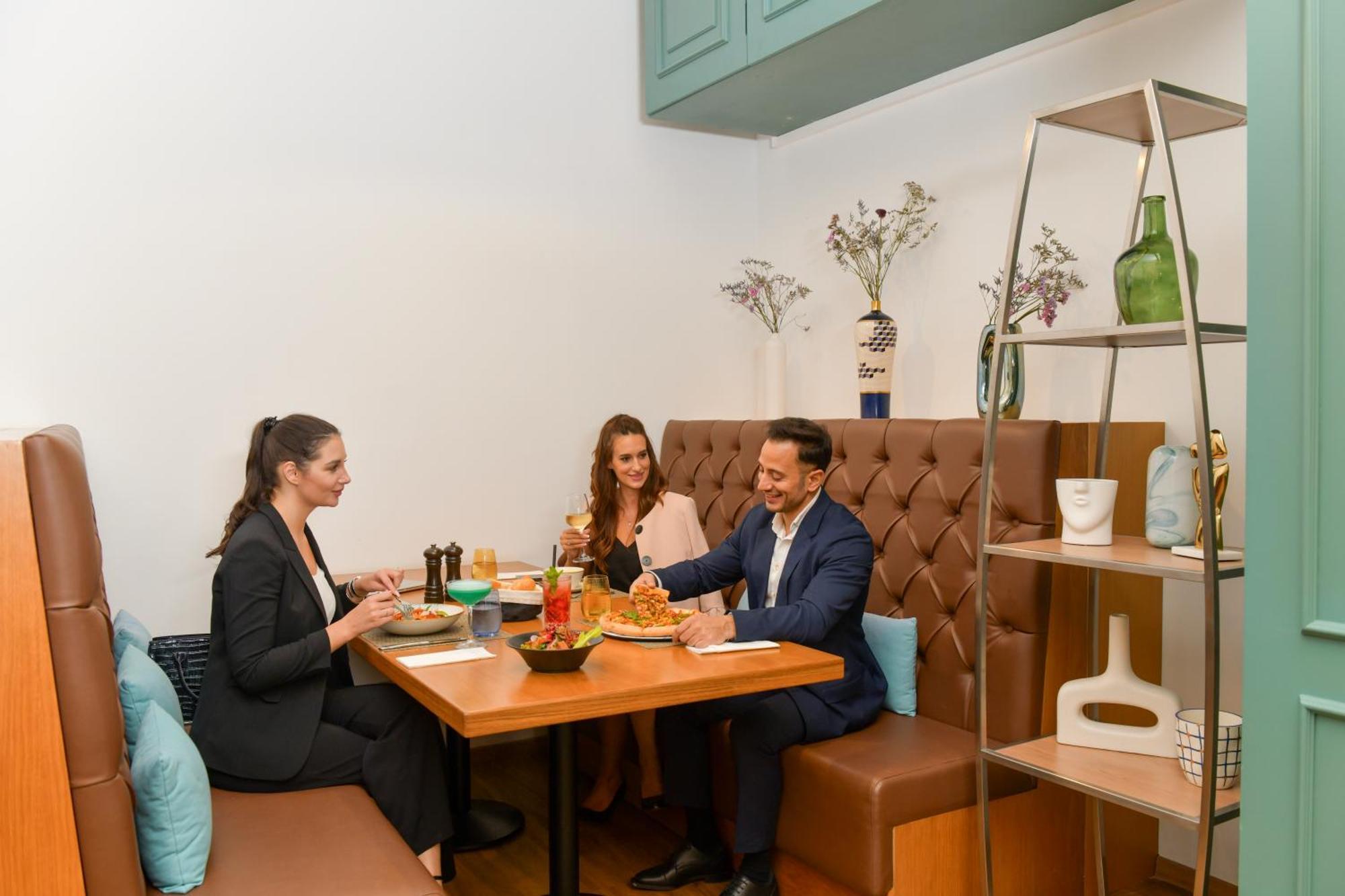 Ibis Doha Hotel Екстериор снимка