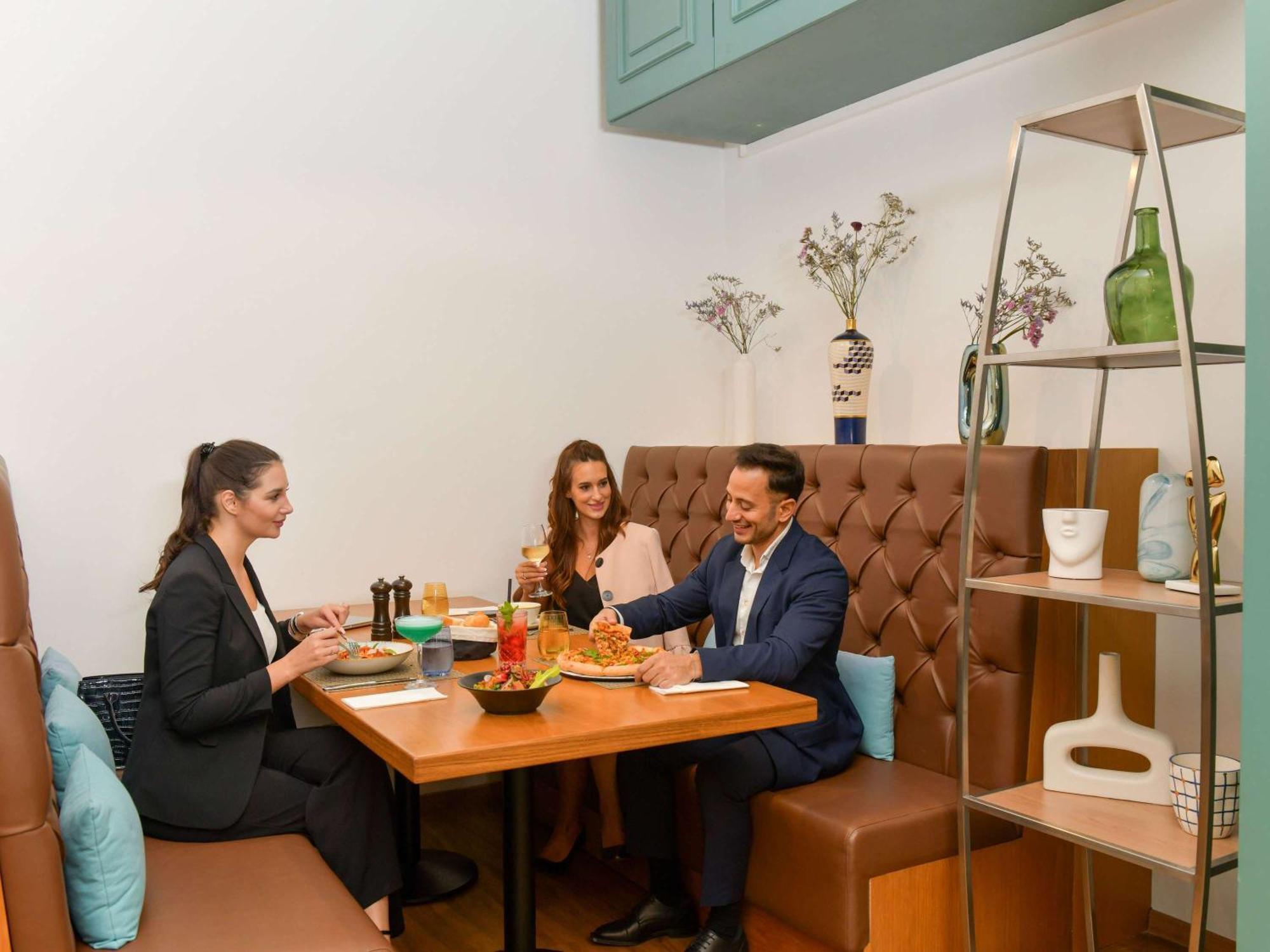 Ibis Doha Hotel Екстериор снимка